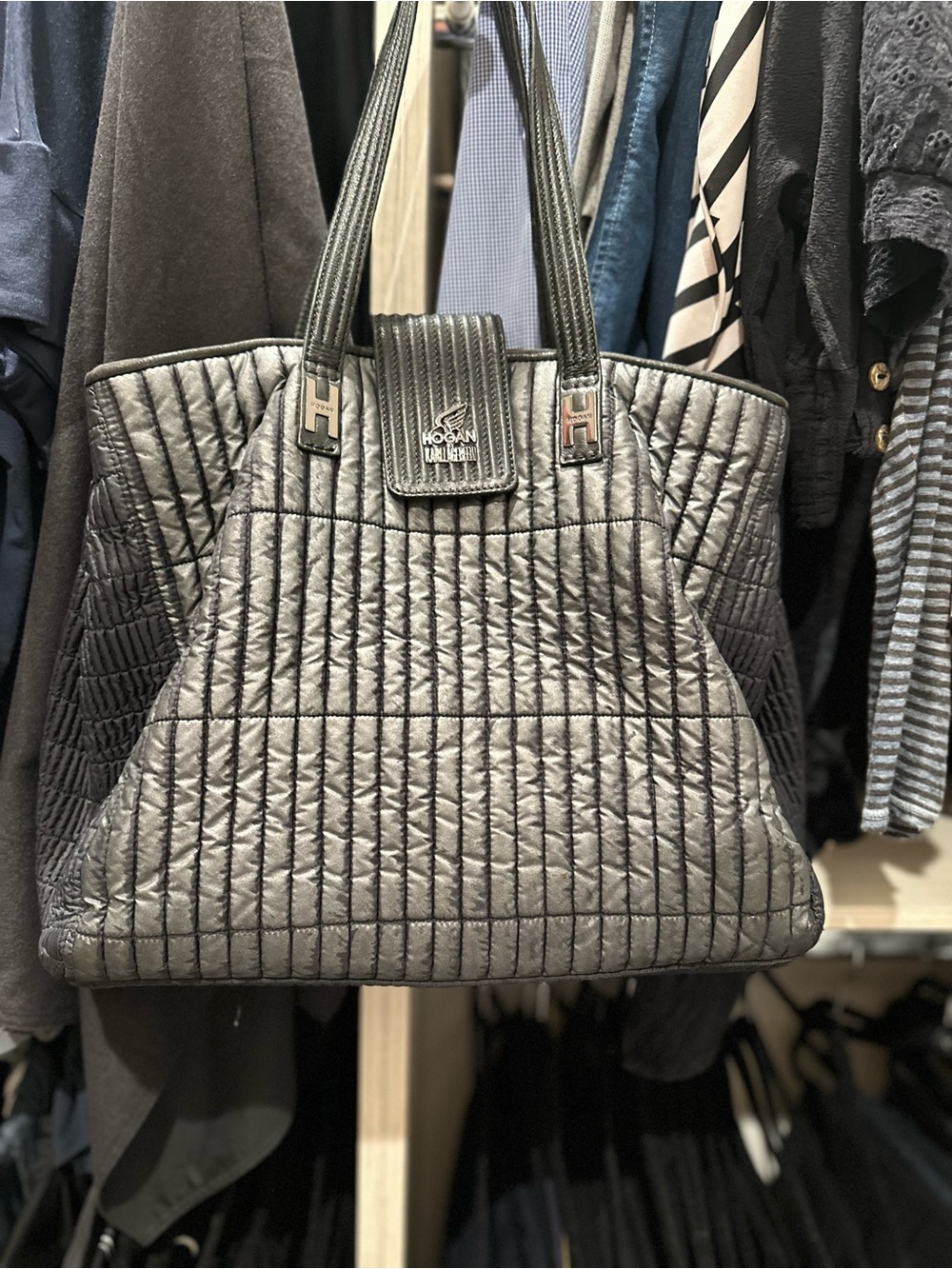 Hogan Quilted Tote in Black